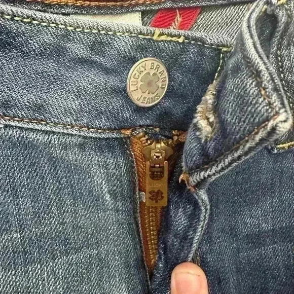 Lucky Brand Lola Straight Light wash Jeans Size 4/27 Ladies Denim Distressed - Picture 2 of 8